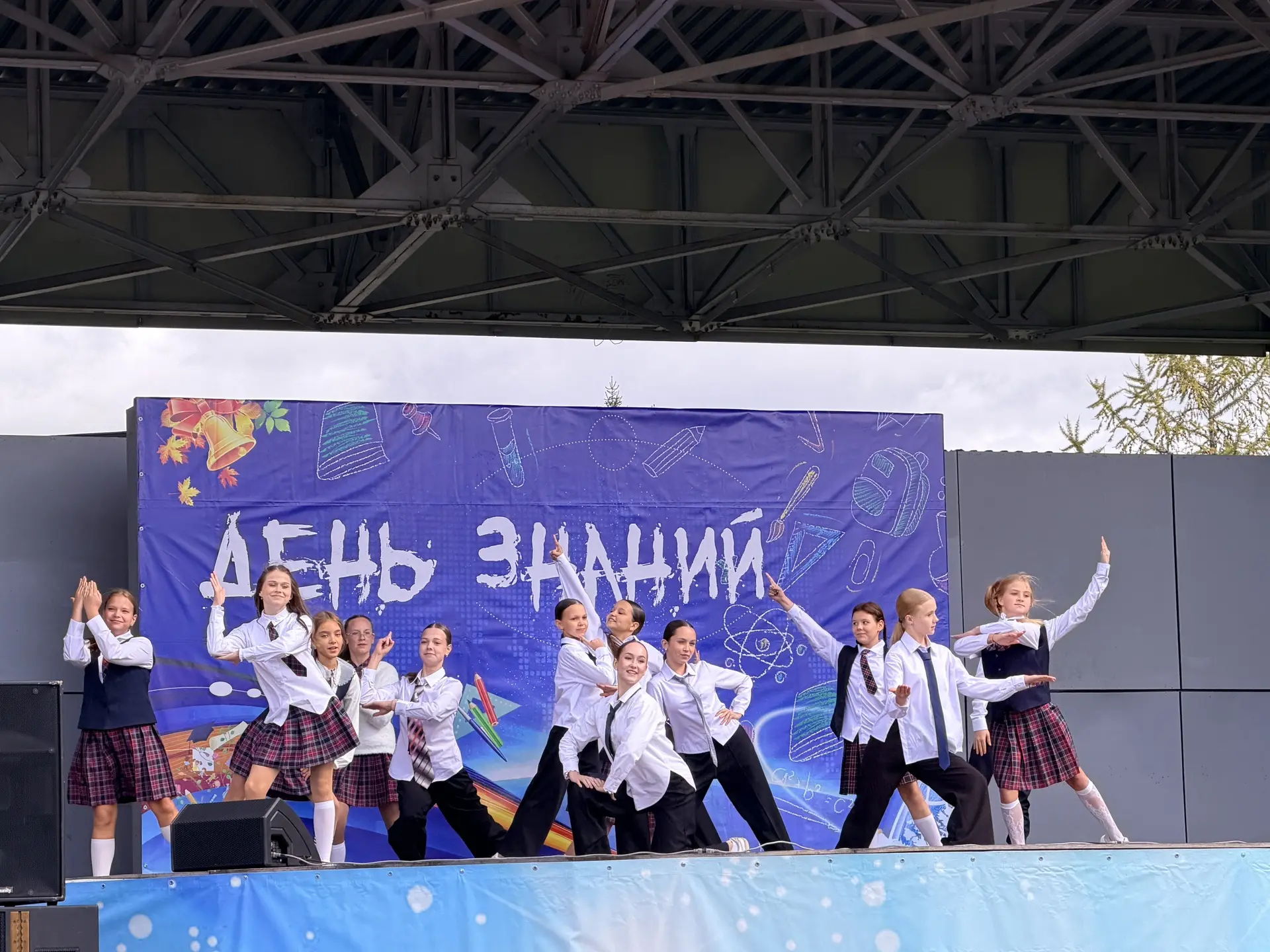 Первого сентября озорные ребята и их родители собрались в Фестивальном парке, чтобы ярк...