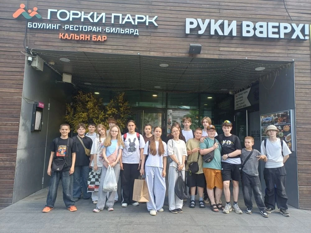 🎳 Боулинг с одноклассниками: эмоции, смех и дружеский азарт!