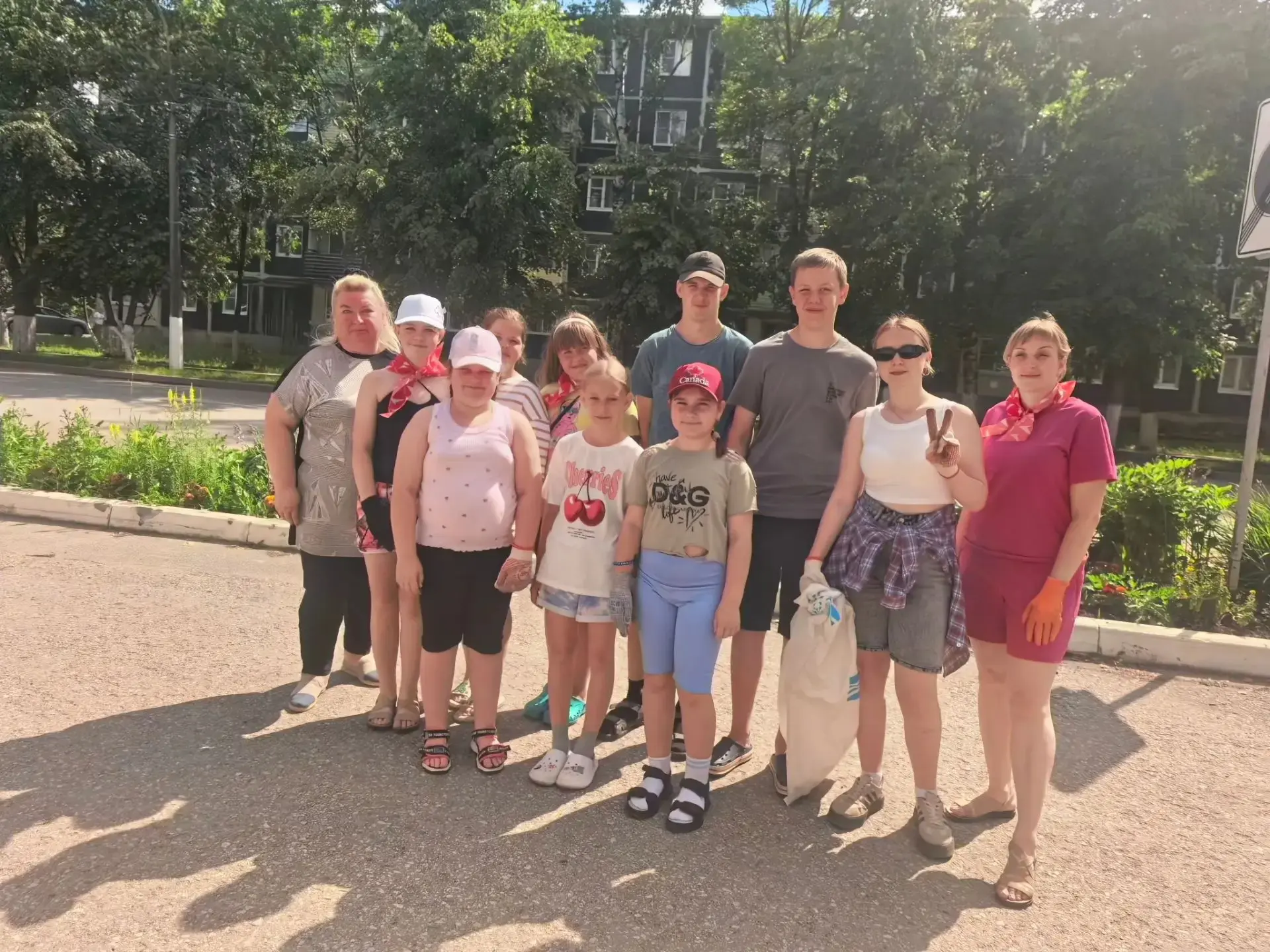 🌱 Доброе дело с душой: педагоги , активисты Движения Первых и юнармейцы  ДДТ преобрази...