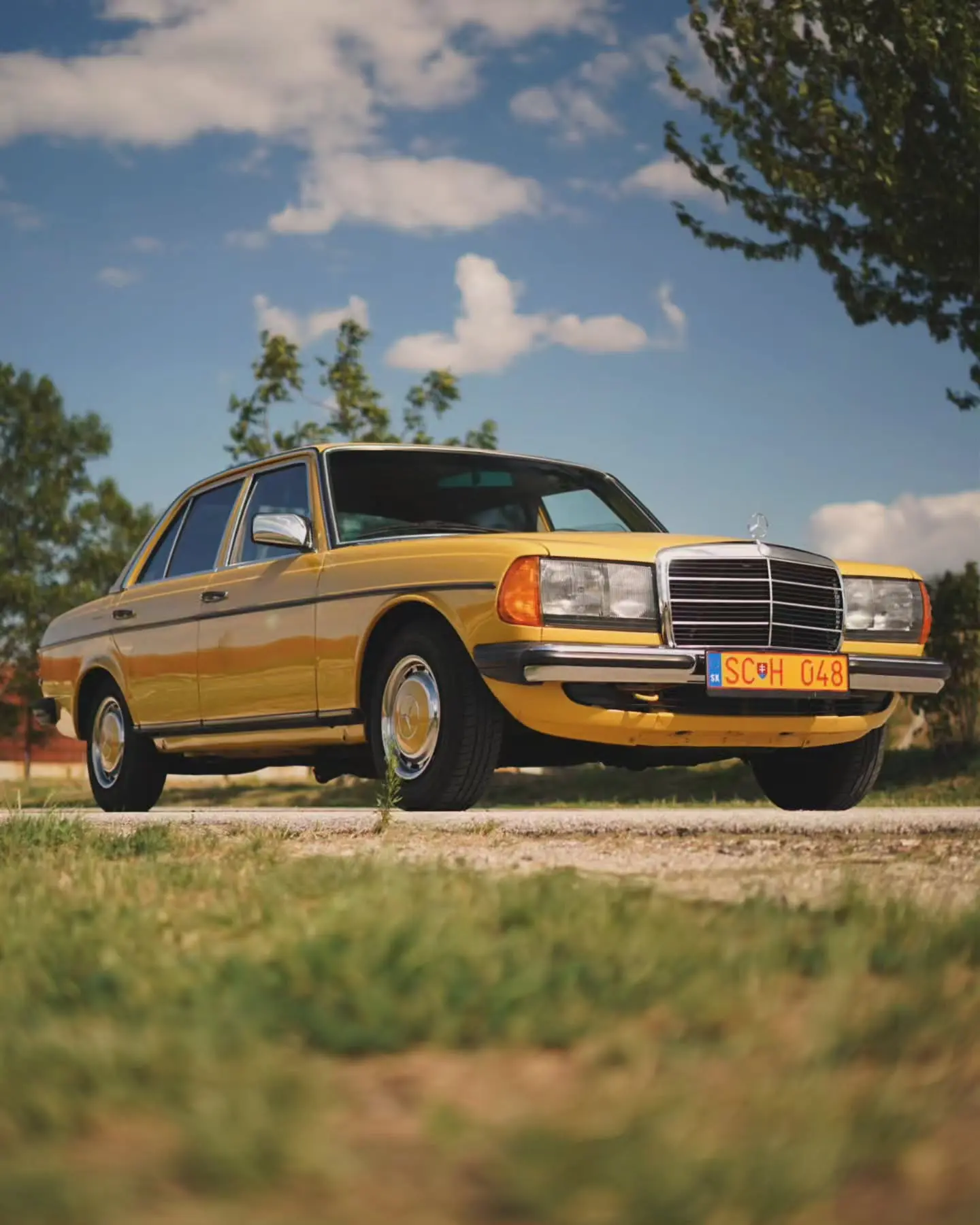 Mercedes‑Benz W123 240D 1976 года с двигателем OM616. Если верить владельцу, пробег уже...