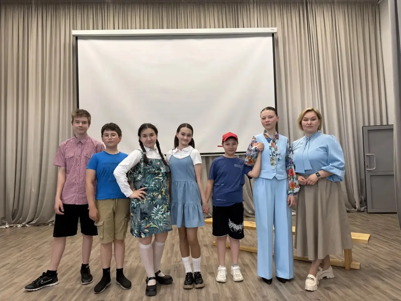 Занавес открылся, а мы влюбились в «Театральную вешалку»! 🎭✨