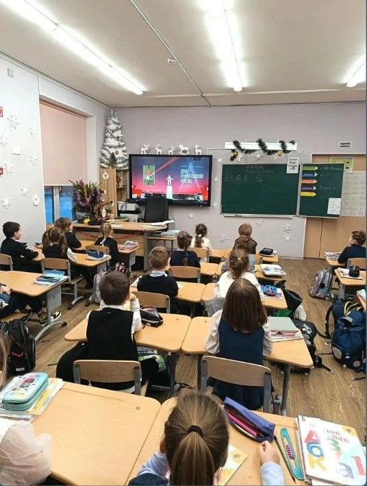 УРОК МУЖЕСТВА 28.01 во всех классах гимназии прошёл Урок мужества. Ребята посмотрели фильм "Ленингра