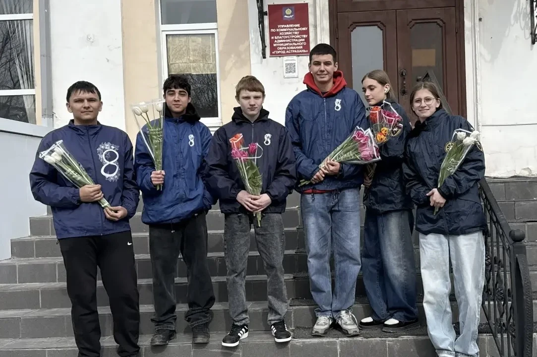 🌸 Эх, этот весенний женский день!   В честь 8 Марта добровольцы Всероссийского студенческого корпуса