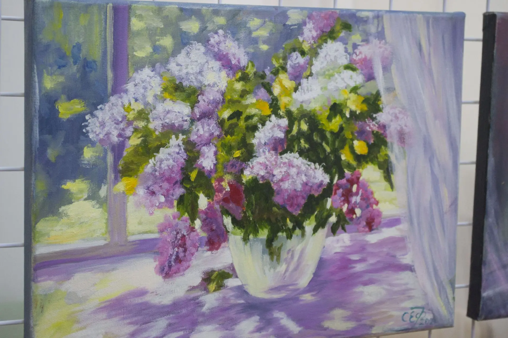 🎨 Для ценителей прекрасного в Центральной городской библиотеке открылась выставка «Яркие краски жиз