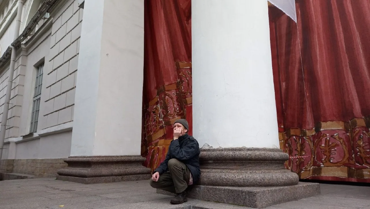 От дома остались стены: пожар у Исаакиевской площади стал крупнейшим в историческом зда...