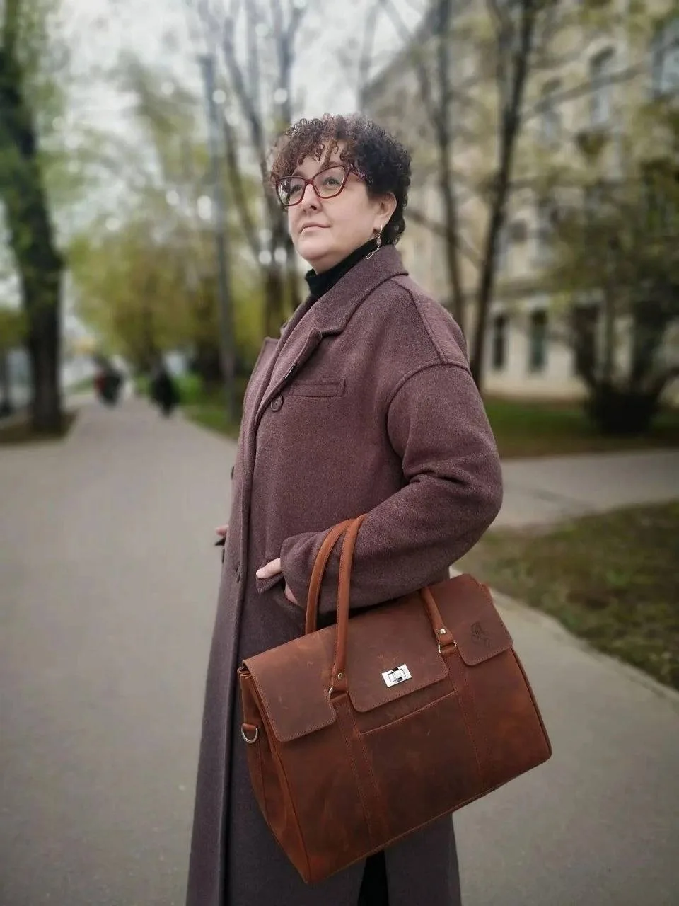 А кто носит саквояж сейчас?