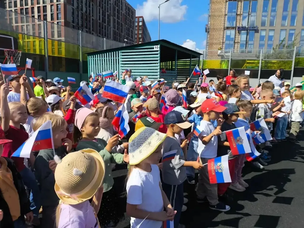 22 августа – День Государственного флага Российской Федерации. Давайте посмотрим, как о...