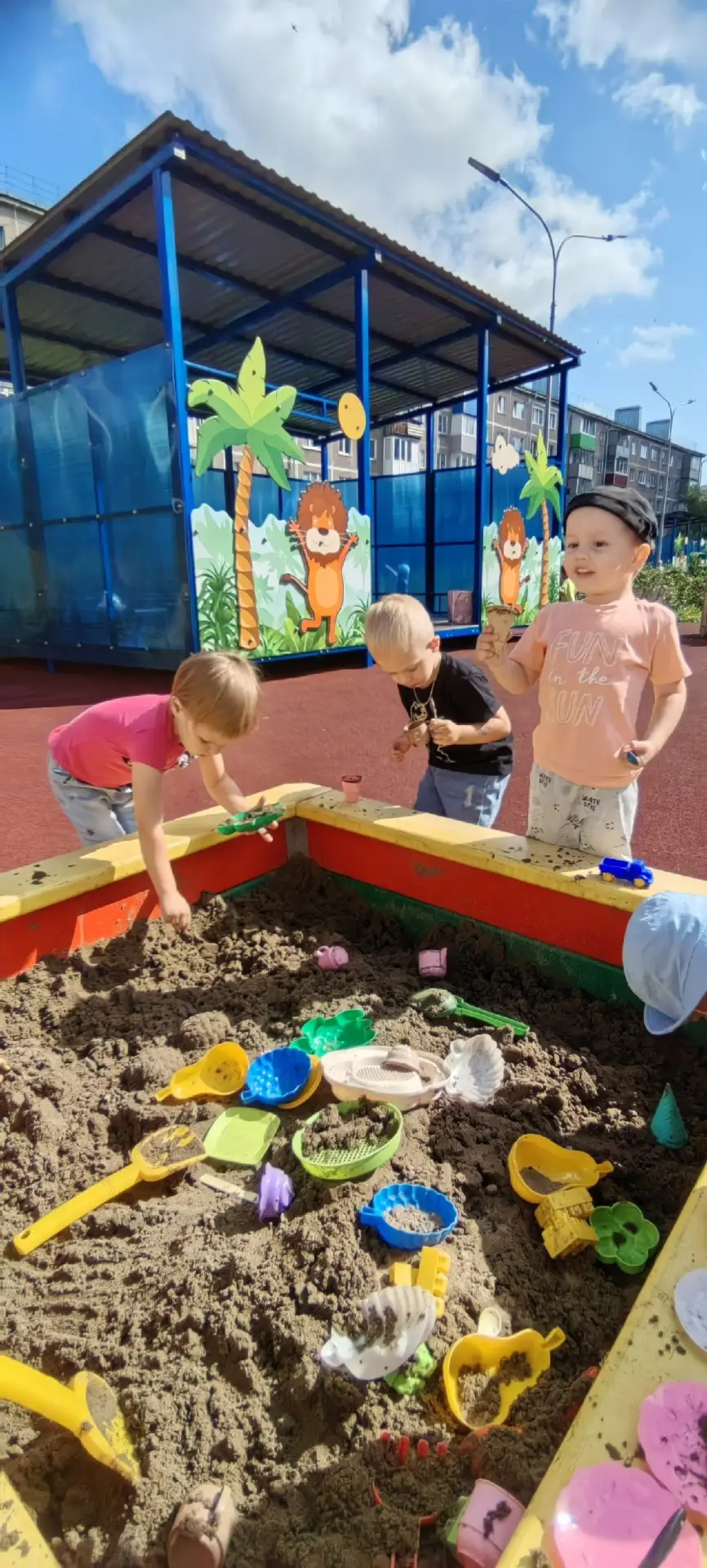 🏖️
мы открыли "Песочное царство"! 🏰 Наши маленькие исследователи с огромным удовольствием погрузил