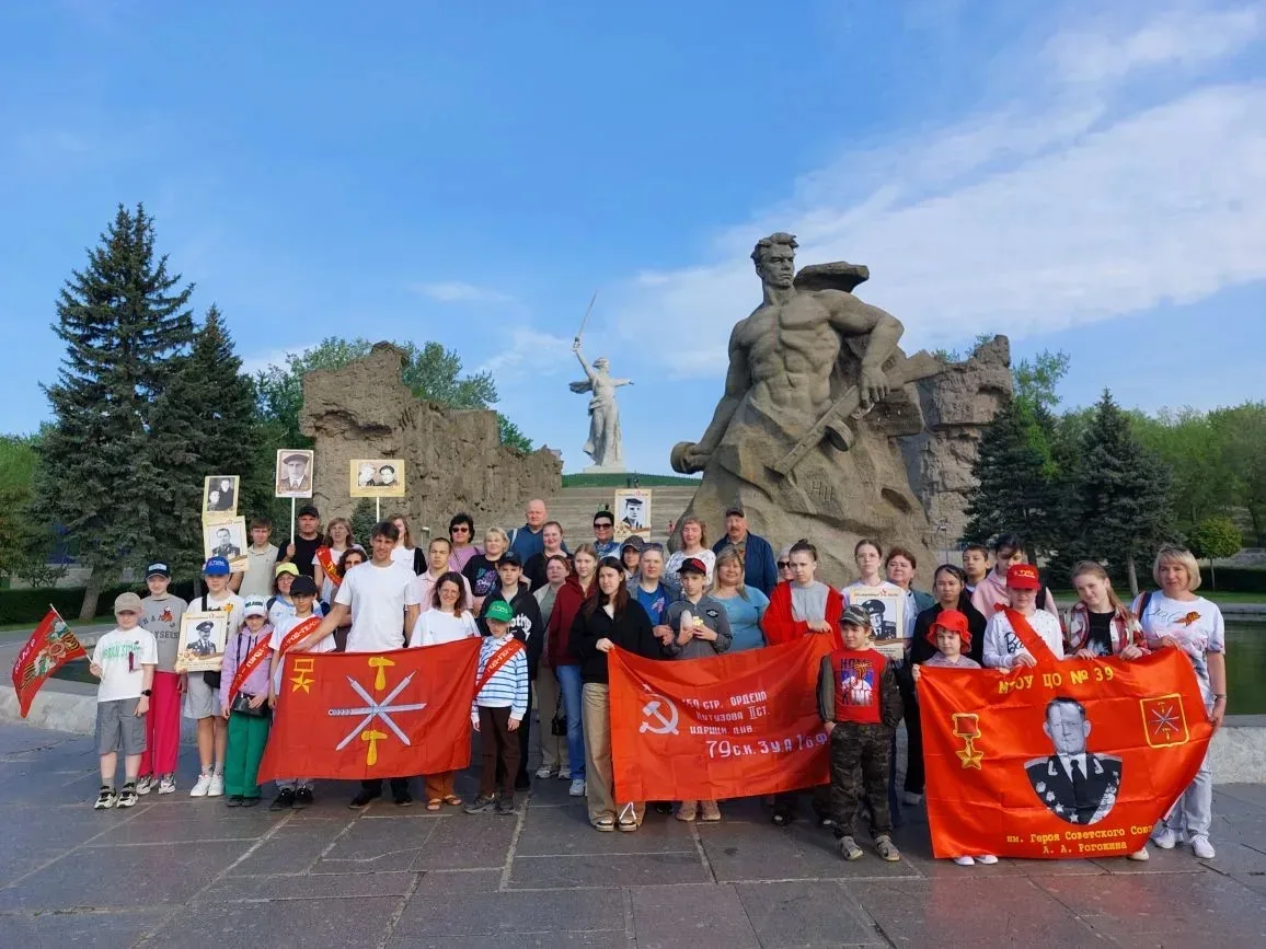 🗓️ 8 мая преподаватели, учащиеся и родители 1 корпуса нашего Центра отправились в героический город 