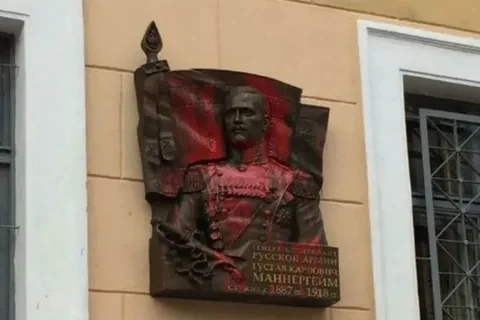 Зачем в Петербурге открыли памятник финскому маршалу, ненавидевшему русских 
 
16 июня 2016 года в С