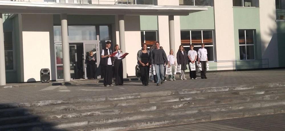 15 мая на открытой площадке ДК "Тракторостроитель" состоялось торжественное закрытие Проекта Росмоло