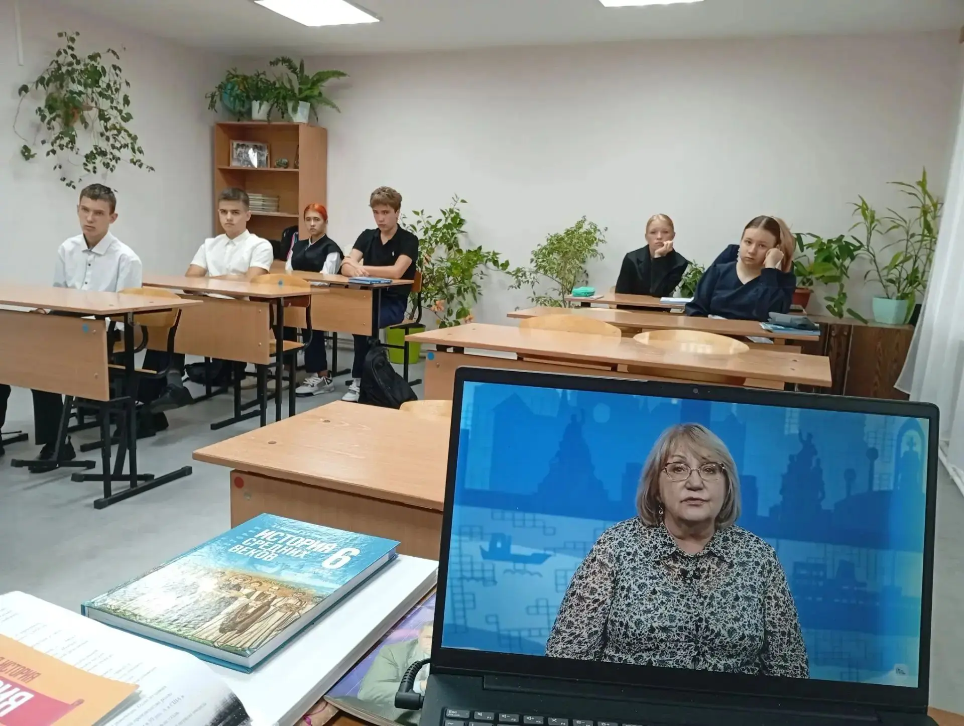 3 сентября ребята 9 класса посмотрели лекцию по финансовой грамотности "Осознанное потр...