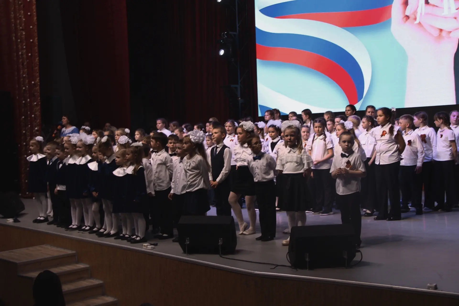 Фотографии с отчетного концерта можно посмотреть, перейдя по ссылке 🎶❤️🎊
