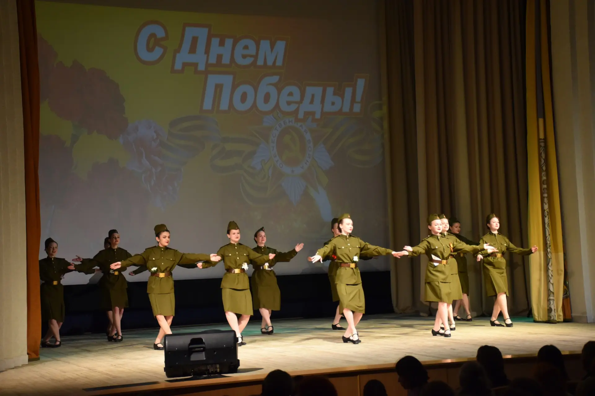 🎖 «И ПОМНИТ МИР СПАСЕННЫЙ»: ПРАЗДНИЧНЫЙ КОНЦЕРТ КО ДНЮ ПОБЕДЫ 🎖 9 мая в большом зале ДК «13 Октябрь»