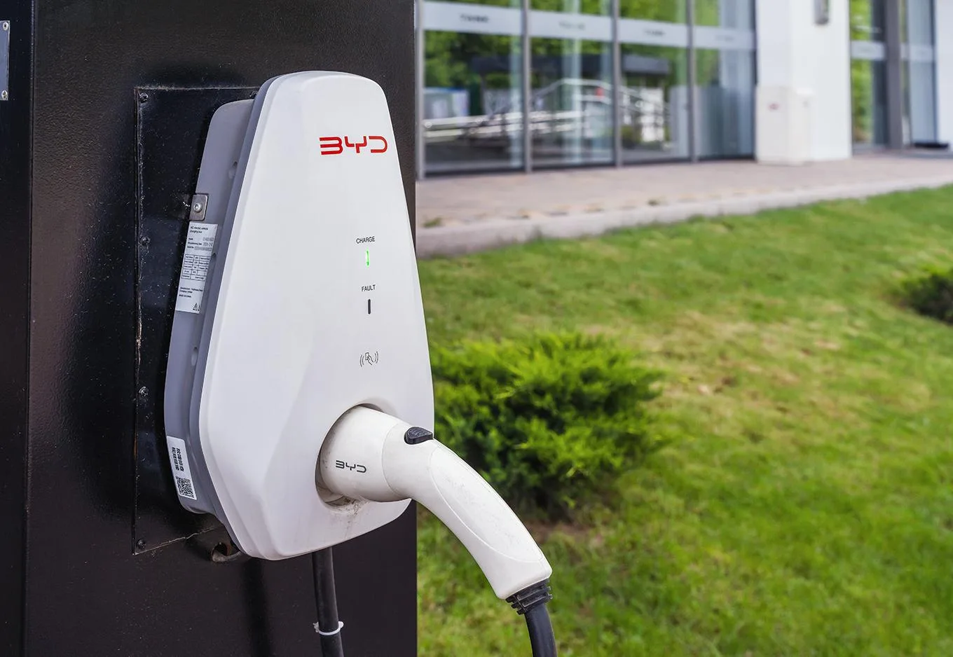 ⚡️Электромобили бьют рекорды продаж. И виновата в этом нефть