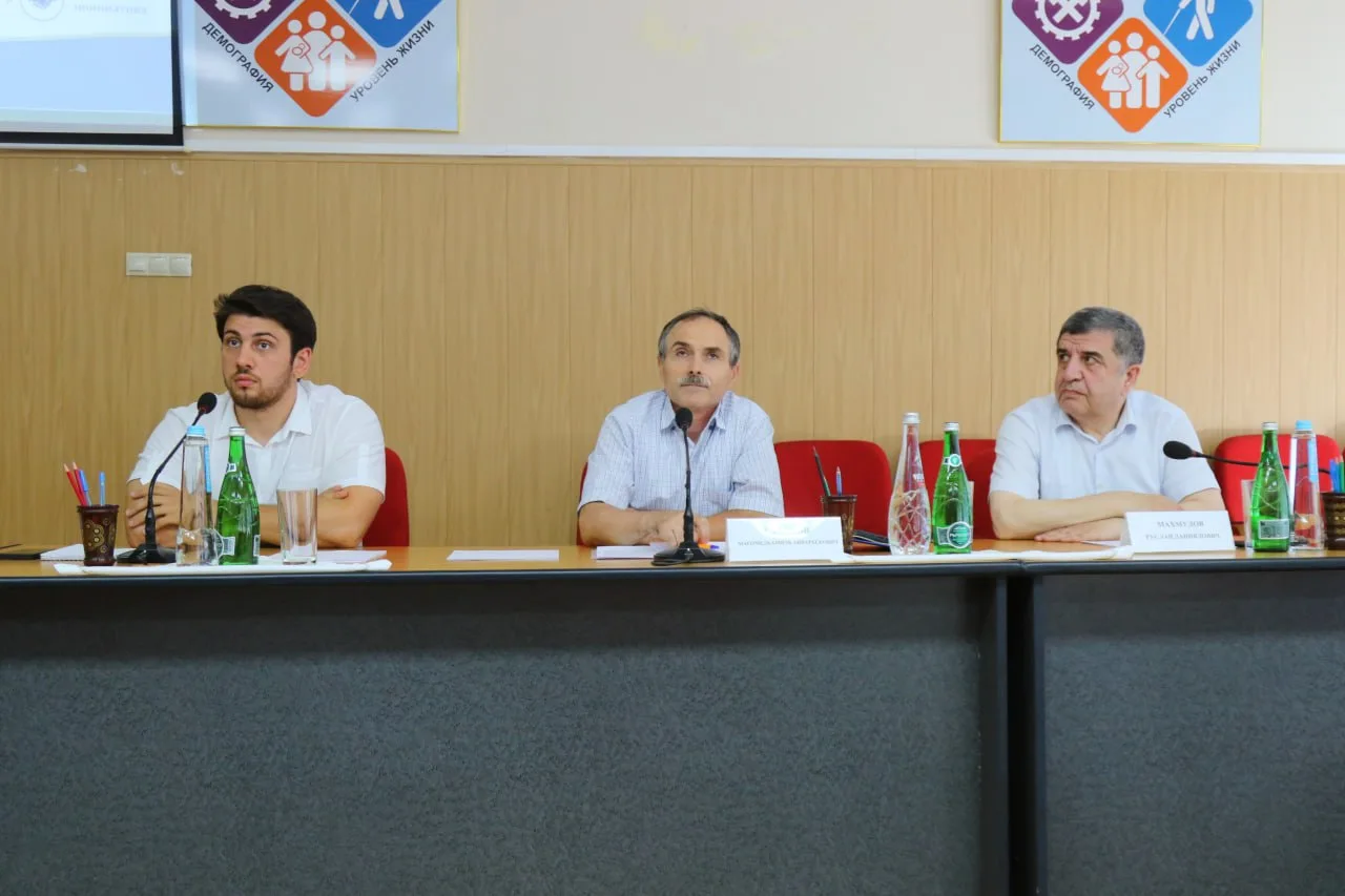 ⚡️Минтруд РД и НКО обсудили меры поддержки семей и детей

🤝 Министерство труда и социального развит