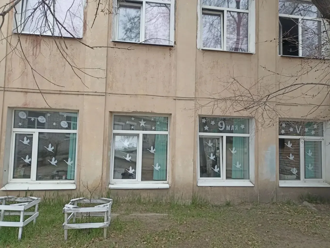 «Окна памяти» 🕊️  В преддверии празднования ВОВ в нашей проходит акция «Окна памяти» 🇷🇺  Это возможн