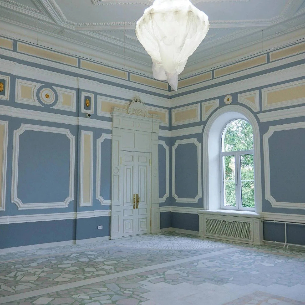 Ремонт Дома офицеров в Иркутске почти завершён 🏛️

Реконструкция здания началась в апреле 2024 года