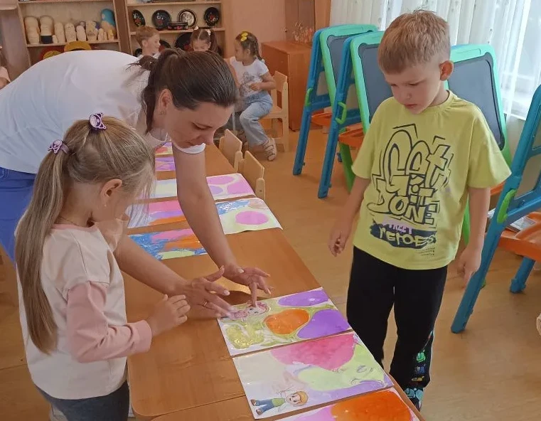 В рамках проекта «Предшкола: стандарт детского сада» тематическая неделя «Мы рисуем детство» наполни
