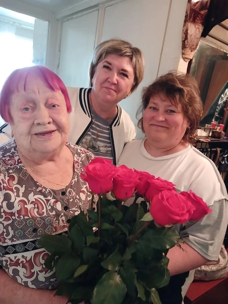 Людмила Павловна Бобинина. Всю сознательную жизнь она отдала школе N  15. Её воспитанни...