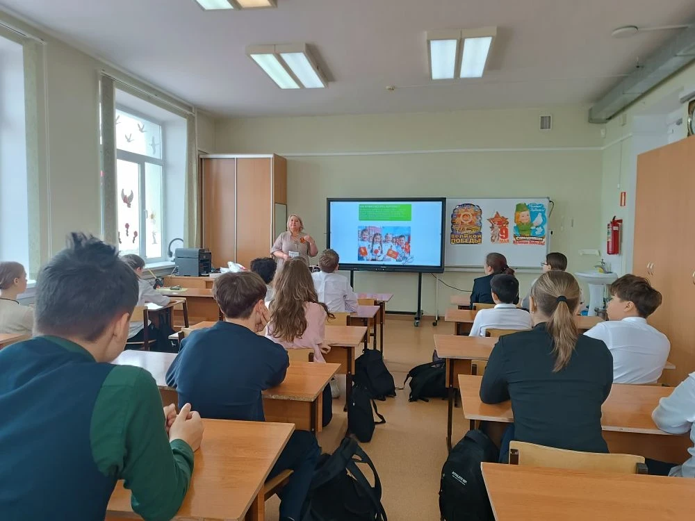 🎗 Мастер-класс по изготовлению георгиевской ленточки в 6А классе ⁣ 🎗 В 6А классе прошёл тематический
