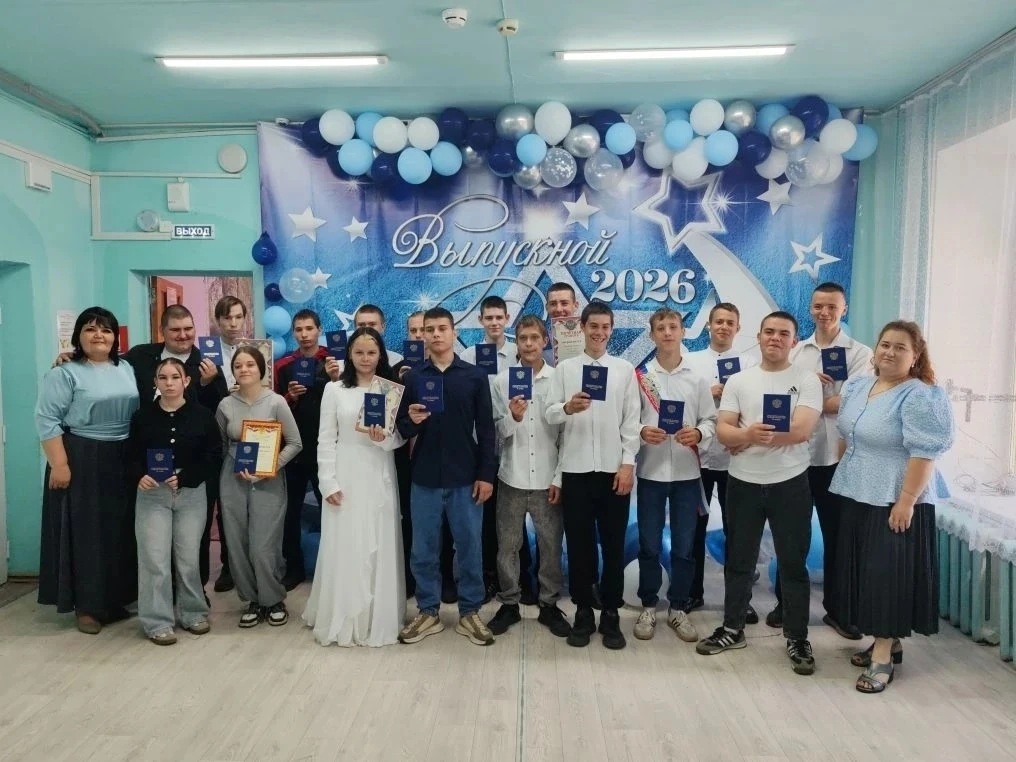 🎓 Сегодня в школе — особенный день! Провели торжественную линейку в честь выпускников 9‑х  классов.