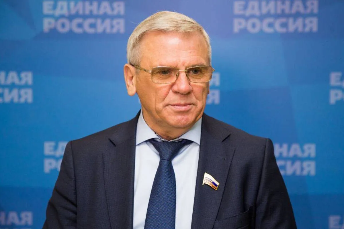 «Не нужно уподобляться военным преступникам. Не надо расчехлять атомное оружие. Очевидно, что СВО бл