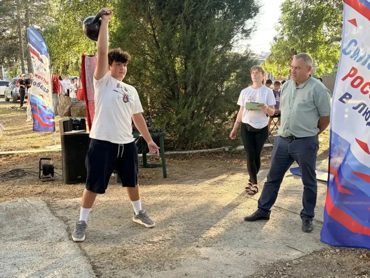 В рамках празднования Дня  Государственного флага Российской Федерации учащиеся школы п...