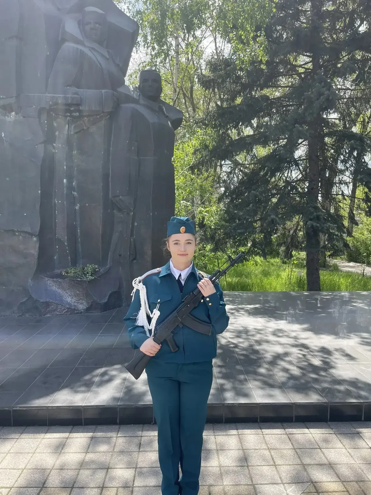 🇷🇺 Честь и ответственность: наши ребята на Посту №1  1 и 2 мая наши старшеклассники приняли участие 