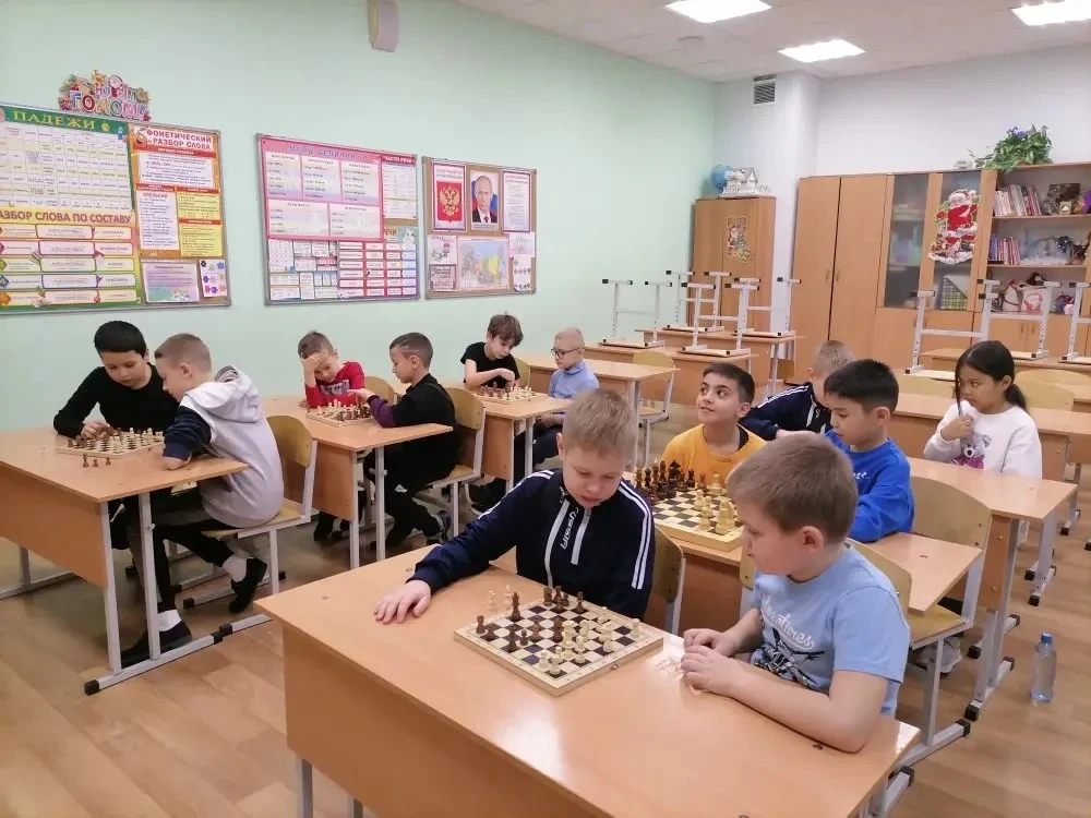 Это лишь некоторые моменты праздников и будней членов кружков "Шахматная азбука". В течение этого уч