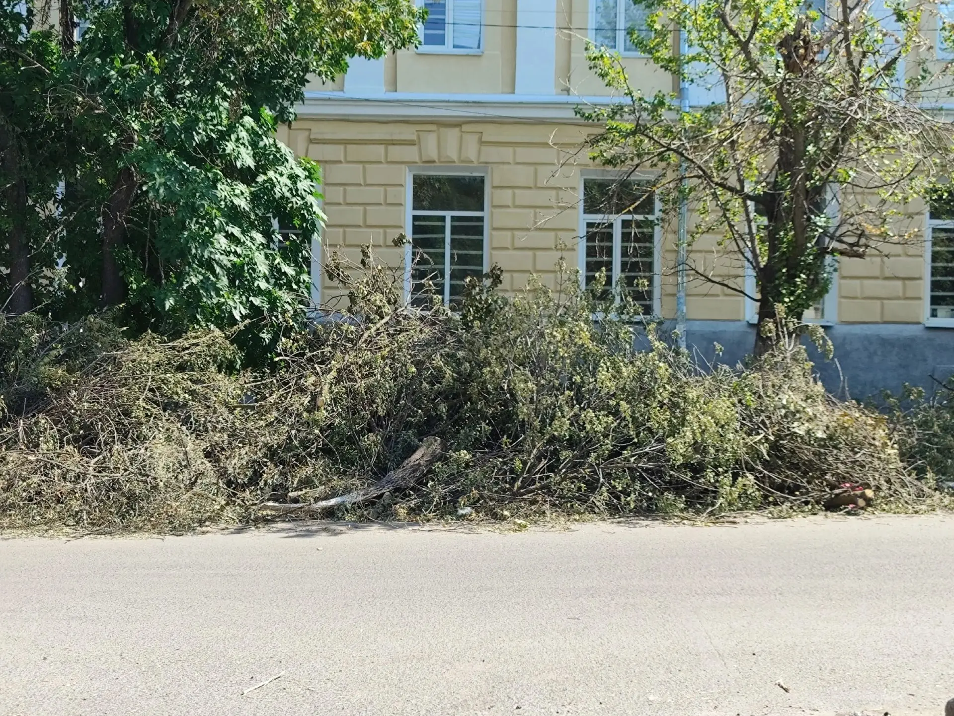 В Новочеркасске продолжают устранять последствия стихии