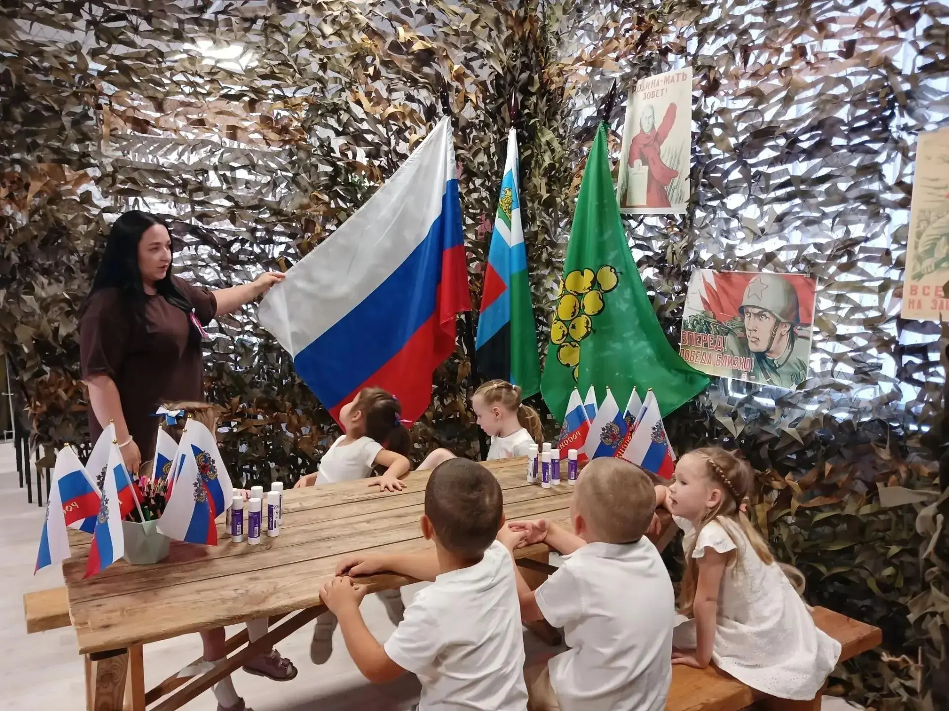 В Штабе Победы Дворца культуры и спорта прошел трогательный Арт-урок «Российский гордый...