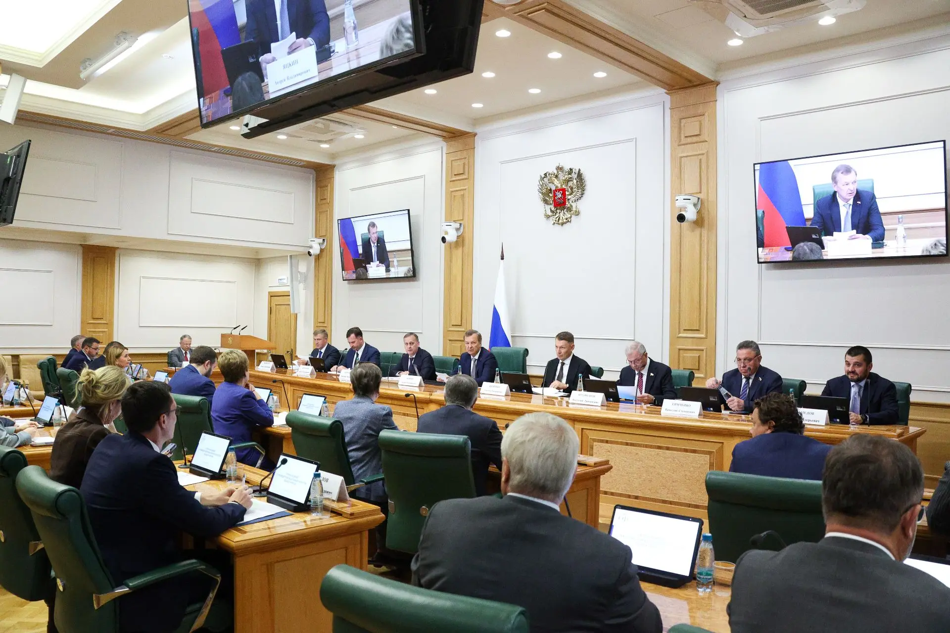 Глава Росводресурсов ответил на вопросы сенаторов в формате открытого диалога