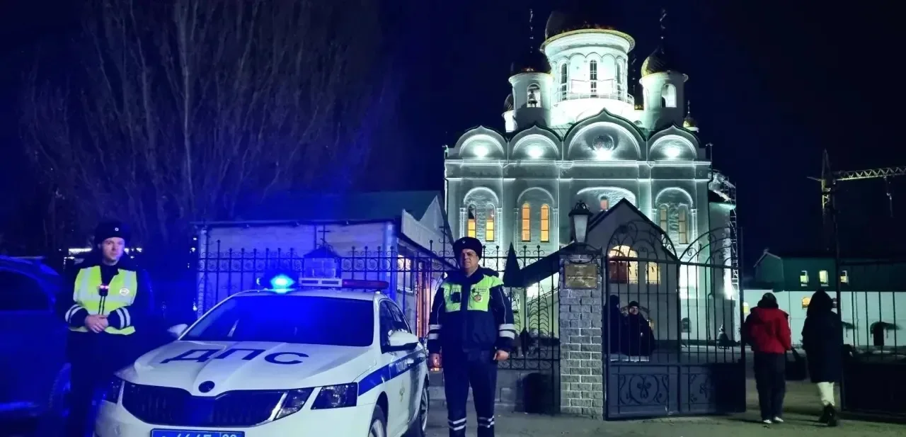 🚔 Полиция Алтайского края обеспечила правопорядок на пасхальных богослужениях  Сотрудники полиции об