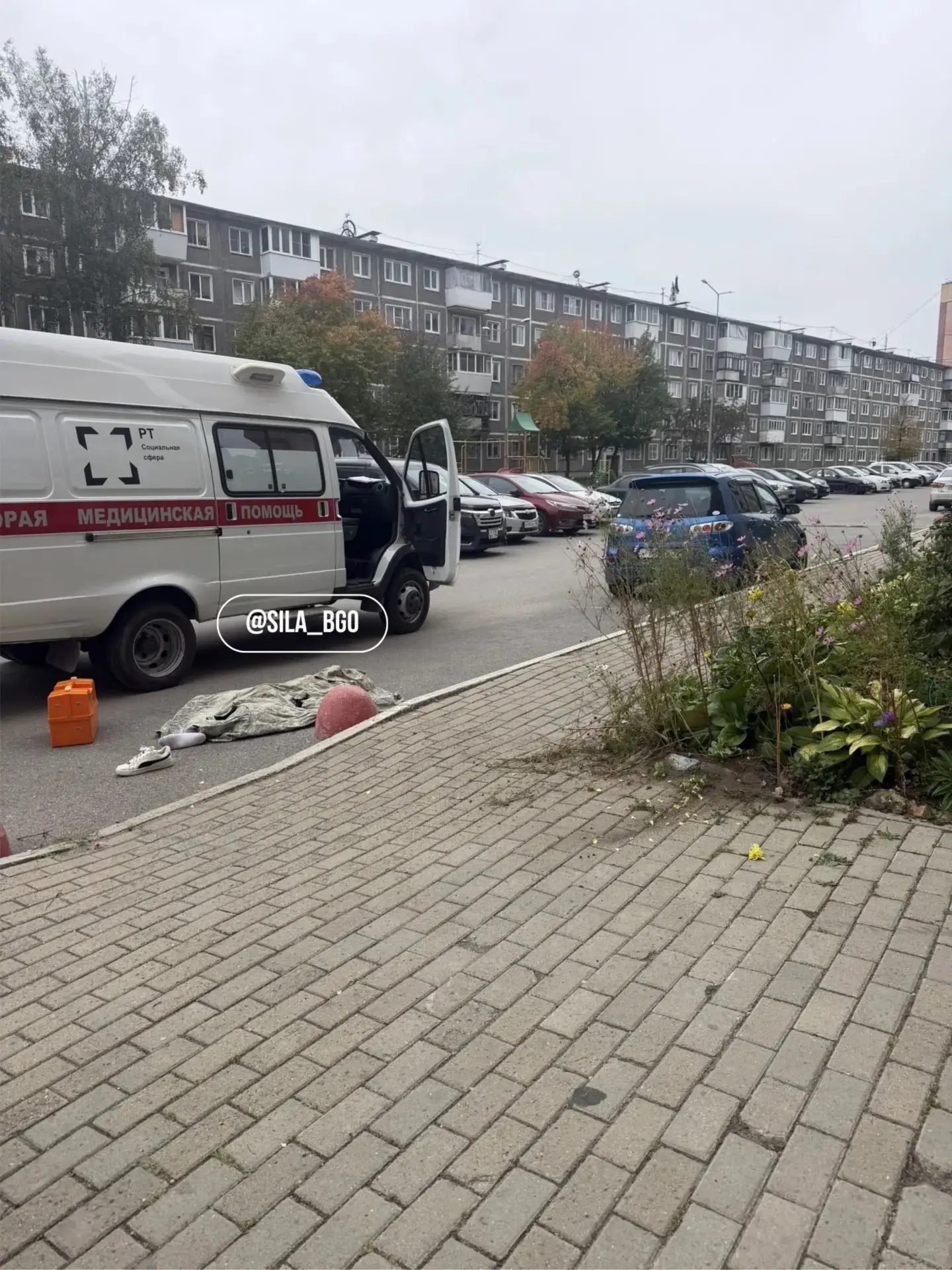 ⚡️⚡️⚡️Момент падения человека с балкона попал на видео