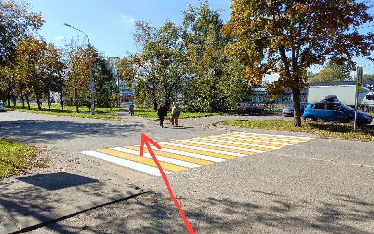 Жители ходят здесь по диагонали, а переход рисуют постоянно в дерево.🫠
