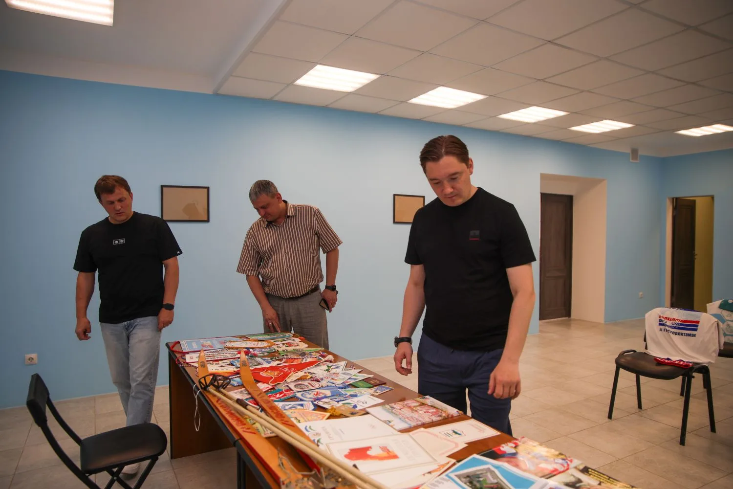 Посетили Комитет по физической культуре и спорту и городской архив. В спорткомитете посмотрели, как 