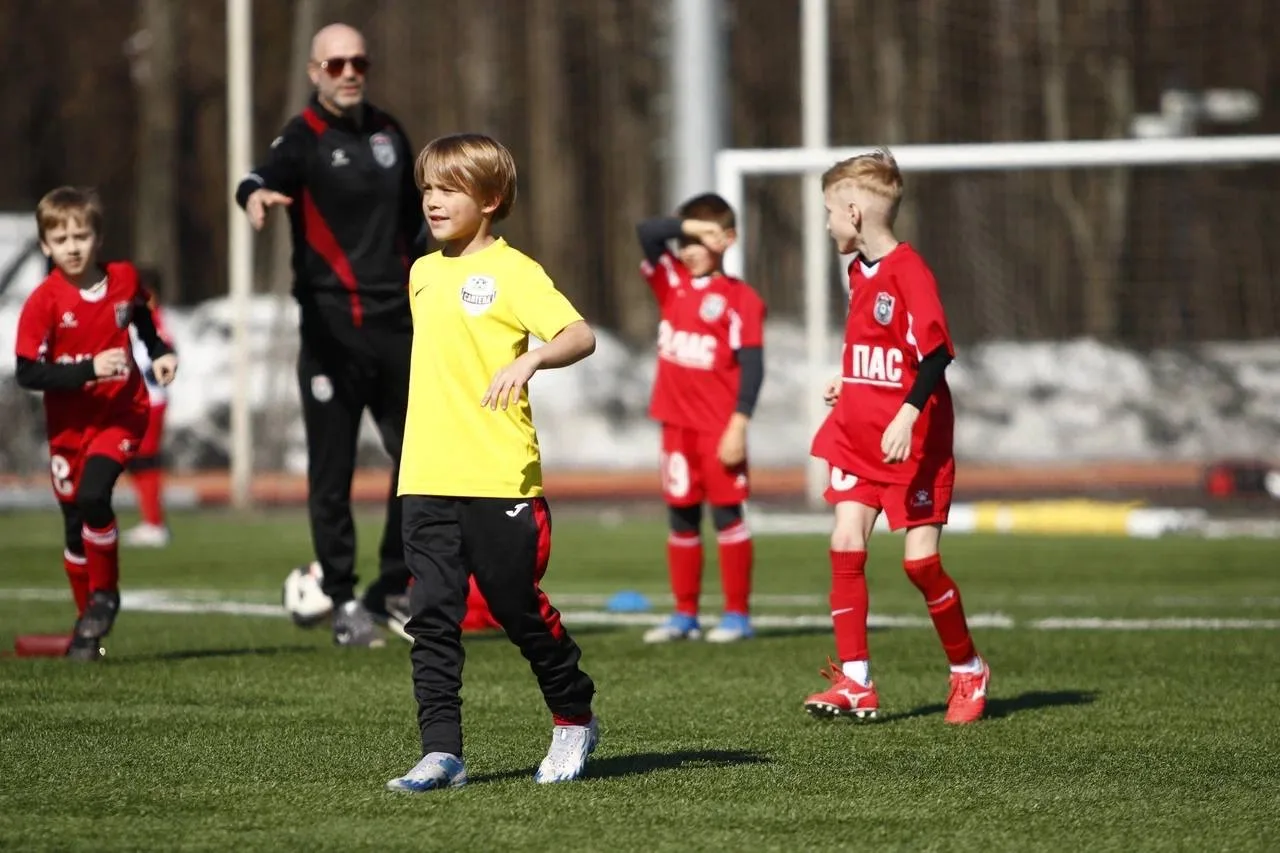 ⚽️ С приходом весны футбол на открытых стадионах возвращается!   ФК «Пас» принимает участие в Winner