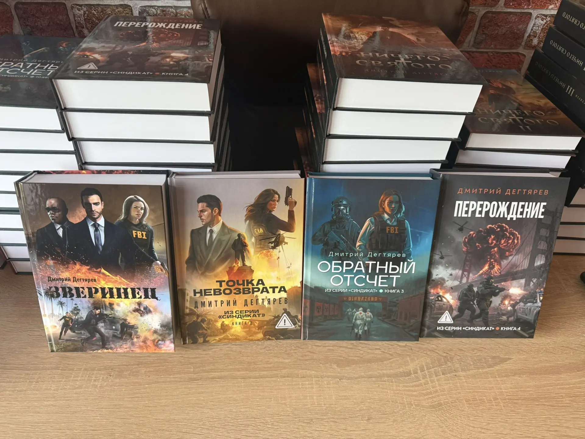Ну а для тех, кому вообще формат аудиокниг не подходит - в текстовом варианте мои книги...