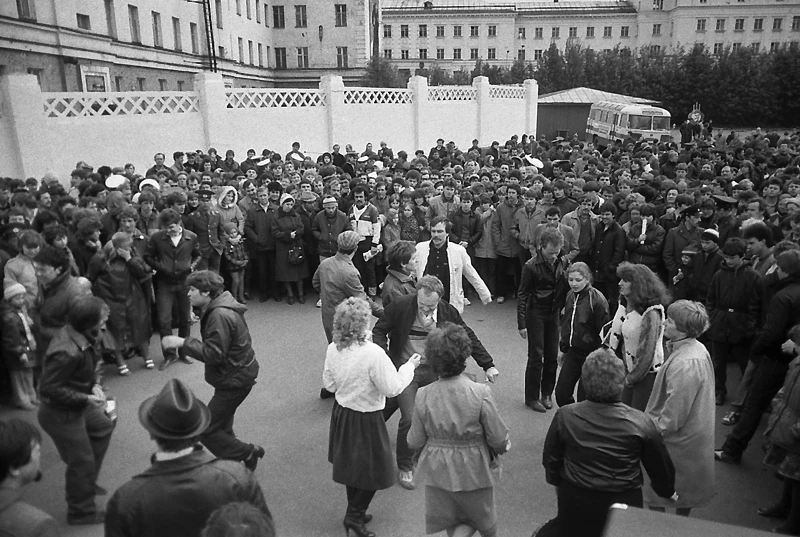 В 1988 году на стадионе «Спартак» проходило празднование Дня молодёжи.
Автор фото — В. Нисенбаум.