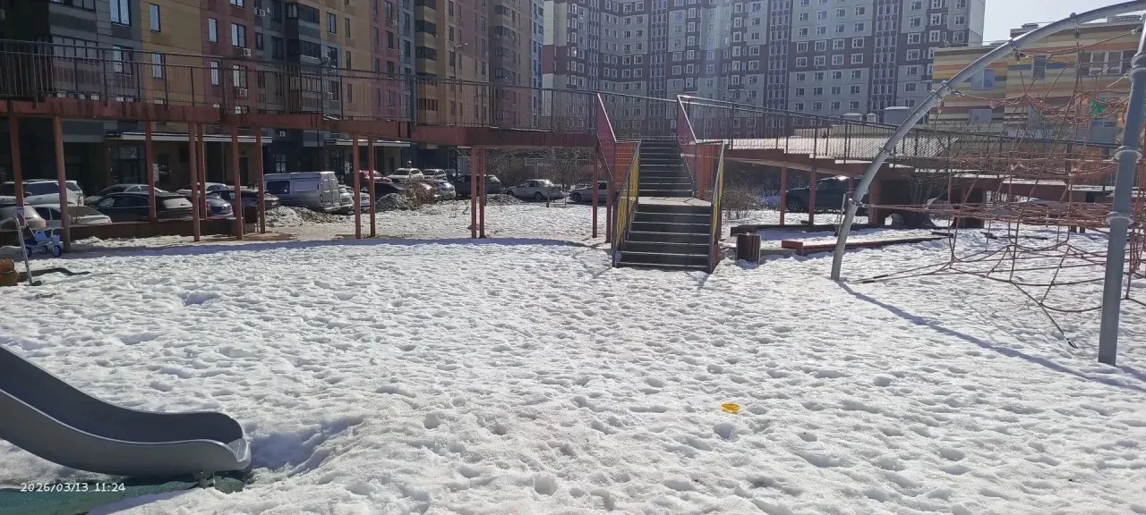 Здравствуйте. Хотела предложить рассказать в новостях как очищают от снега детские площадки... Дети 