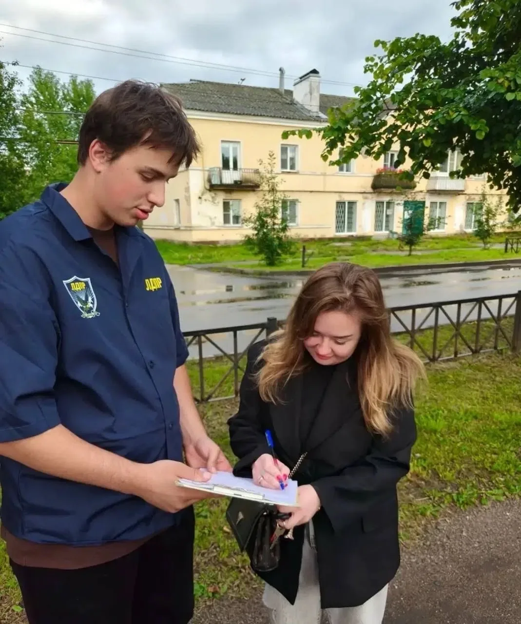 Команда ЛДПР продолжает работу на улицах Ленинградской области.