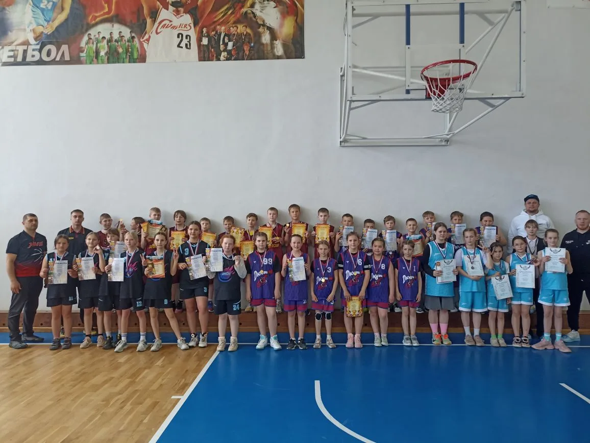 🏀23 мая в спортивном комплексе «Кристалл» прошёл баскетбольный турнир «Оранжевый мяч» ...