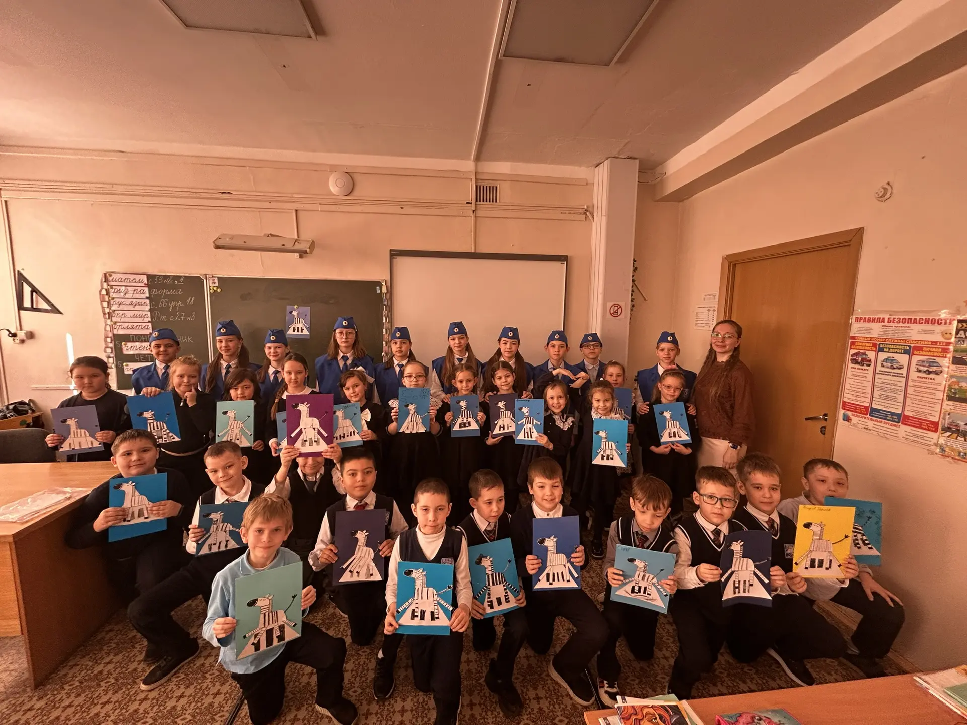 🚦 Отличная идея — «Зебра на зебре»! 🦓  Сегодня наш отряд ЮИД вместе с советником директора по воспит