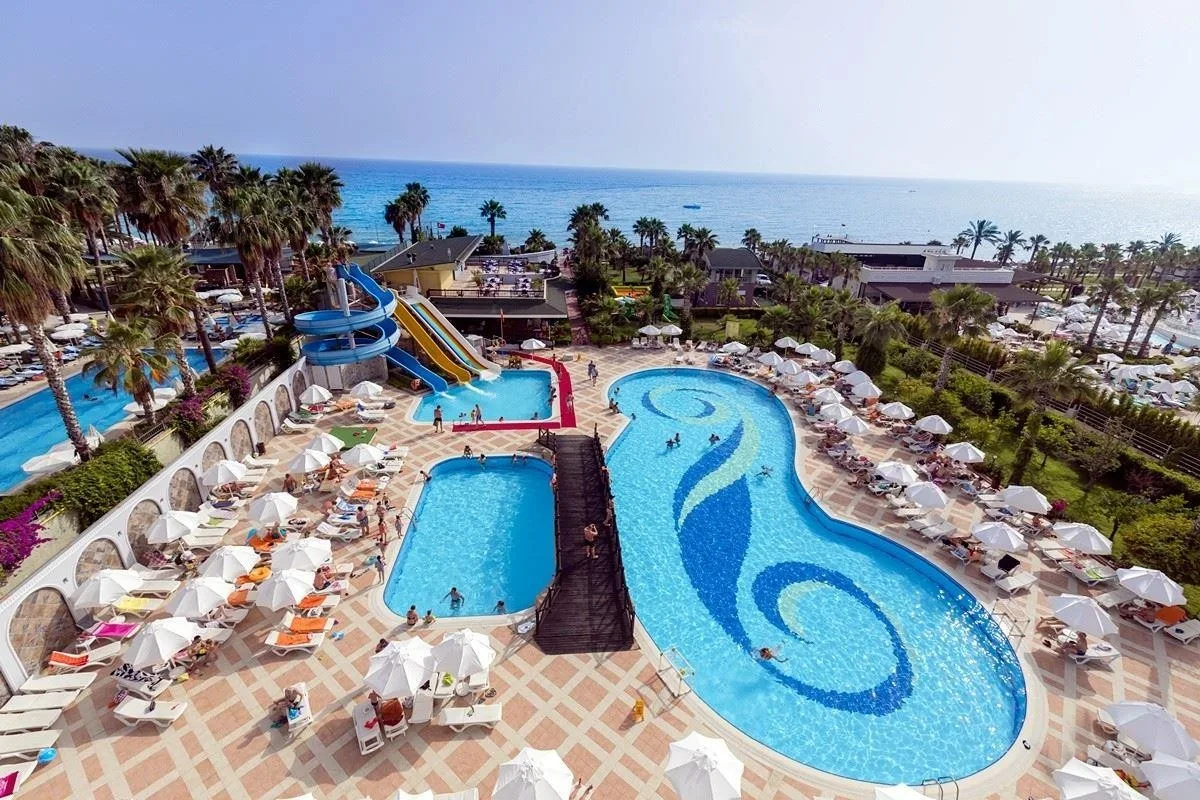 🏠Holiday Garden Resort 5*
12 000 м². Отель на первой береговой линии, рядом с оборудованным пляжем.