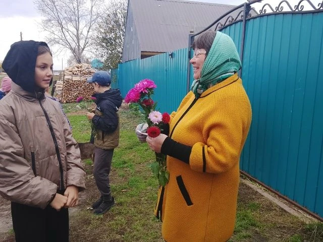 Ребята из Асенкритово поздравили учителей