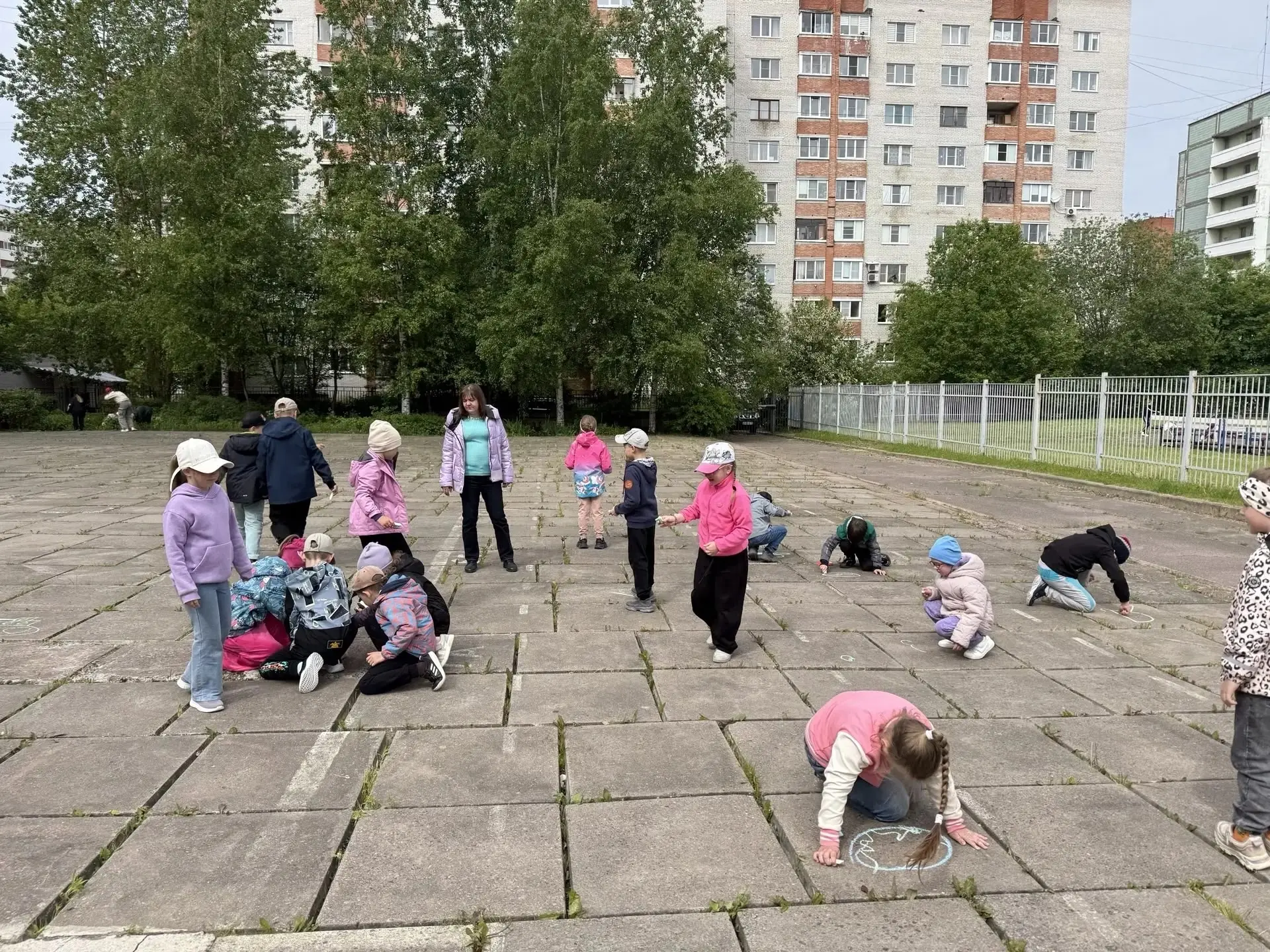 1 июня, в День защиты детей, школьный лагерь "Энергия" распахнул свои двери — и начался настоящий пр