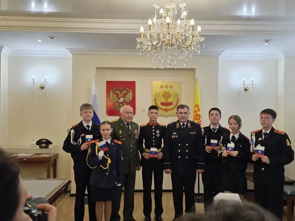 10 июня, в преддверии Дня России, состоялась торжественная церемония вручения первых паспортов юным 