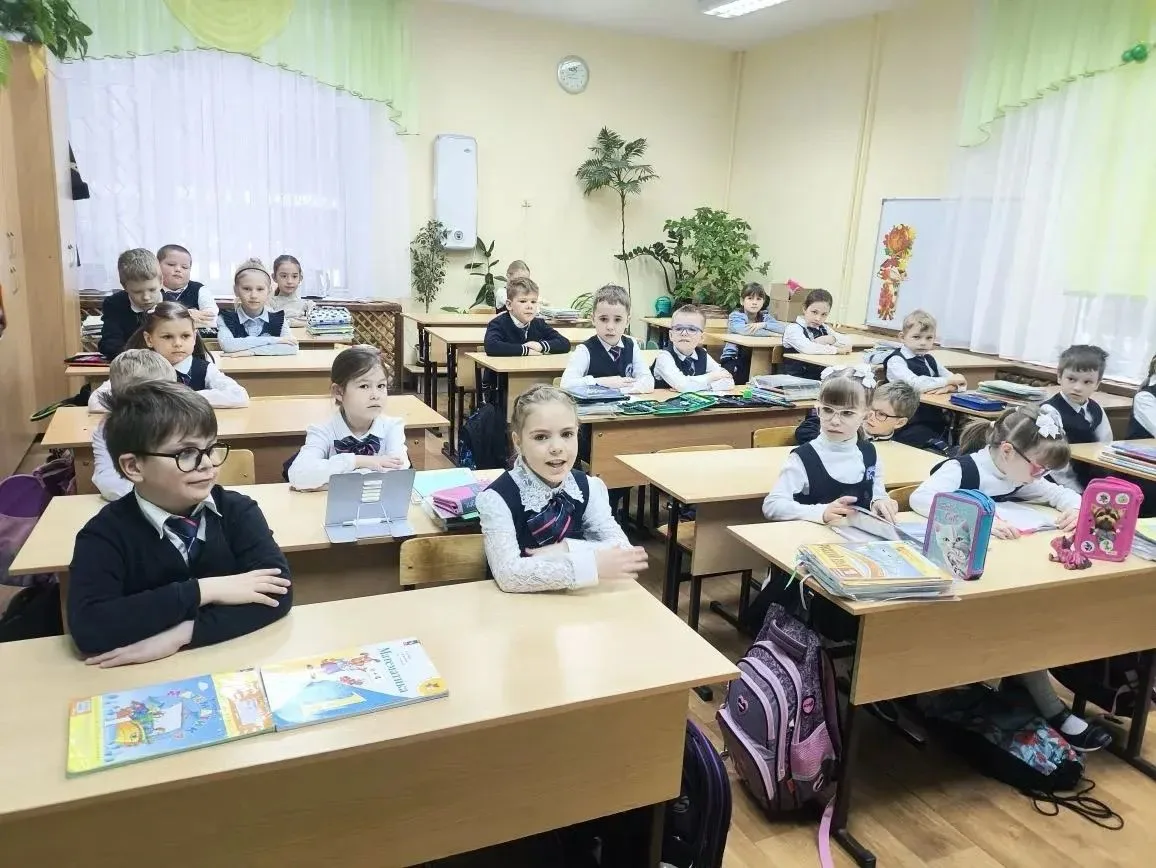 🤗Сегодня утро в прогимназии началось с вдохновляющих «Разговоров о важном»!🤔⁣