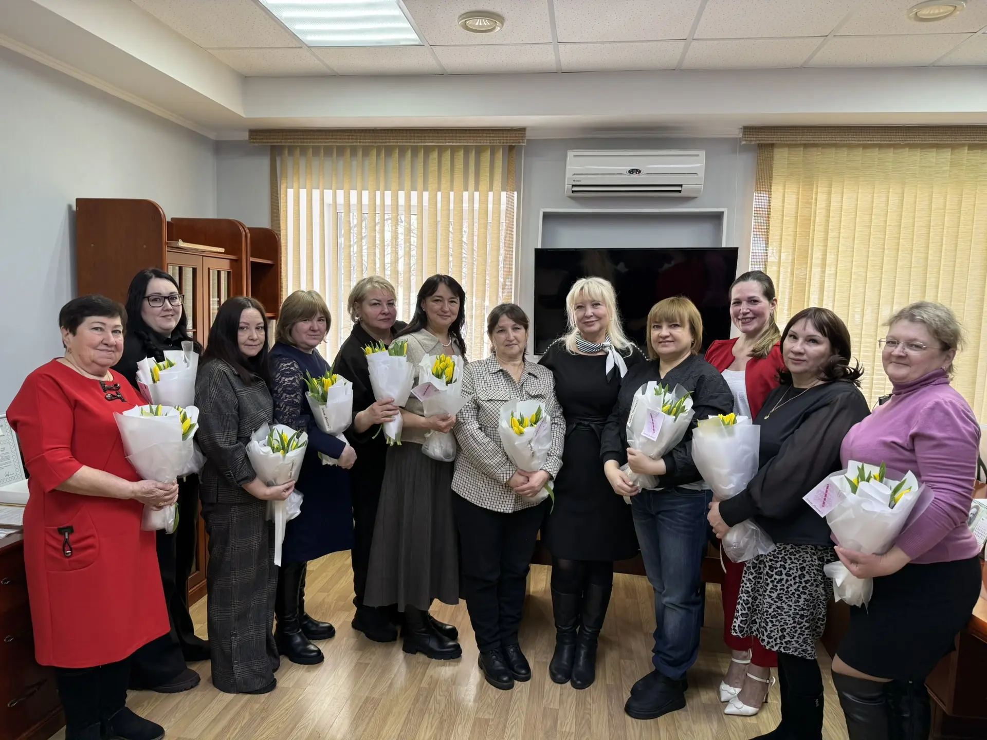 Чай с заботой.  💐В преддверии 8 Марта главный врач Нижнекамской ЦРМБ Сергей Мерясев пригласил на чае